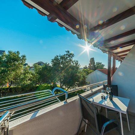Apartments Keran Sukošan Екстериор снимка