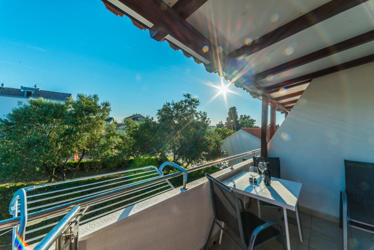Apartments Keran Sukošan Екстериор снимка