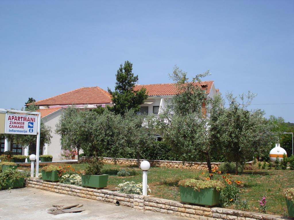Apartments Keran Sukošan Стая снимка