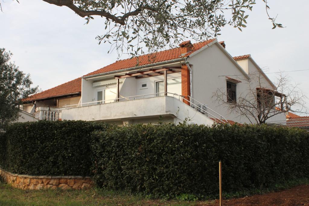 Apartments Keran Sukošan Стая снимка